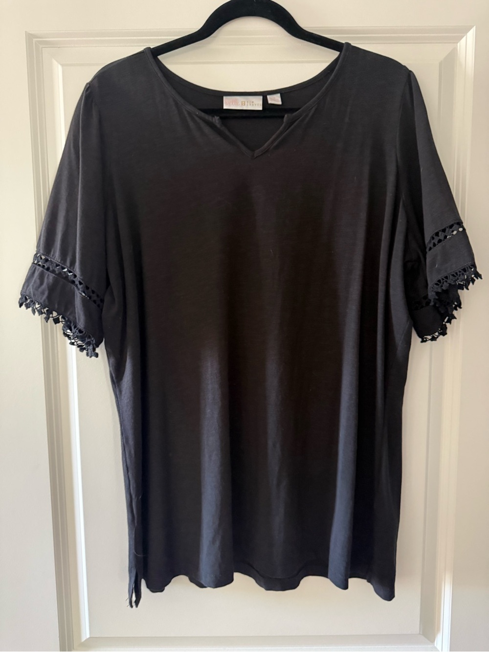 Women's Black Tee with Crochet Trim Sleeves Sz 1x